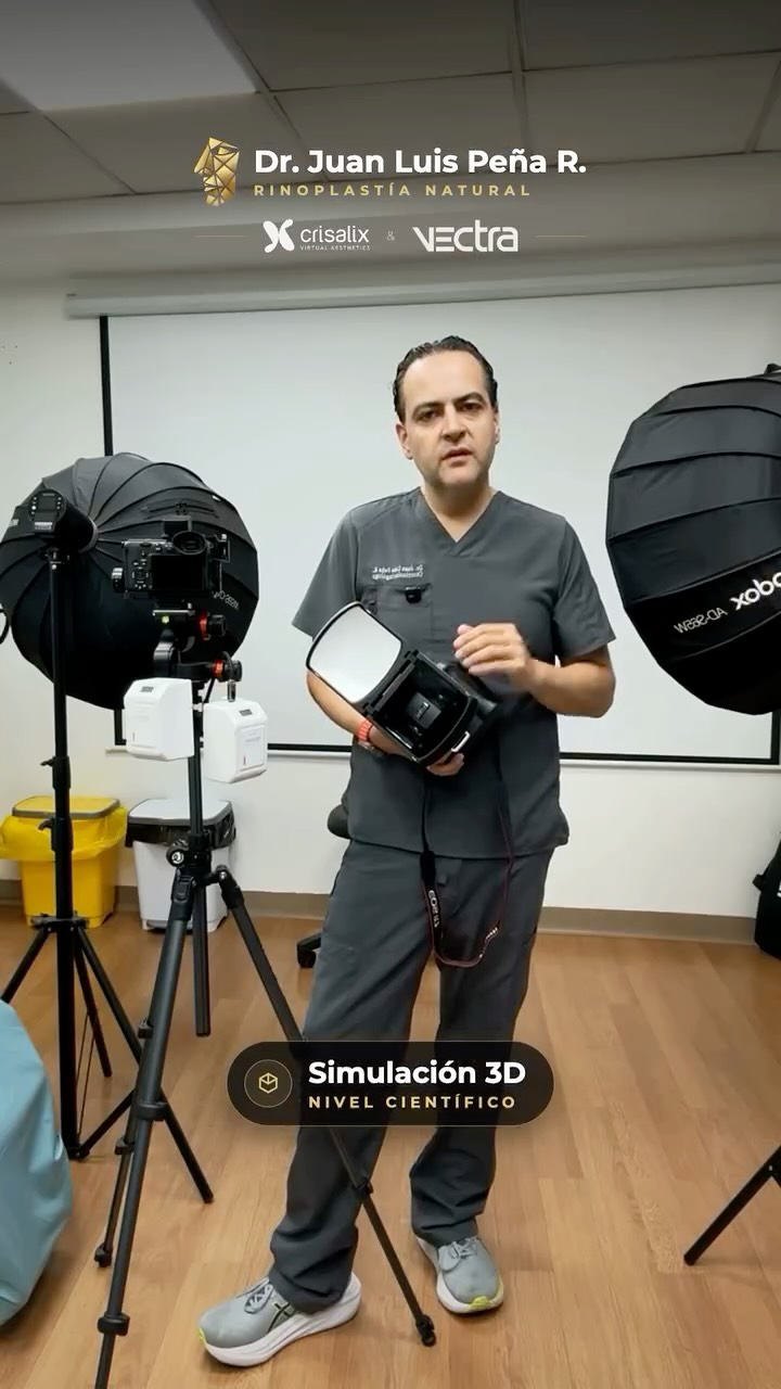 El Dr. Peña muestra el sistema de fotografía clínica, en Instagram